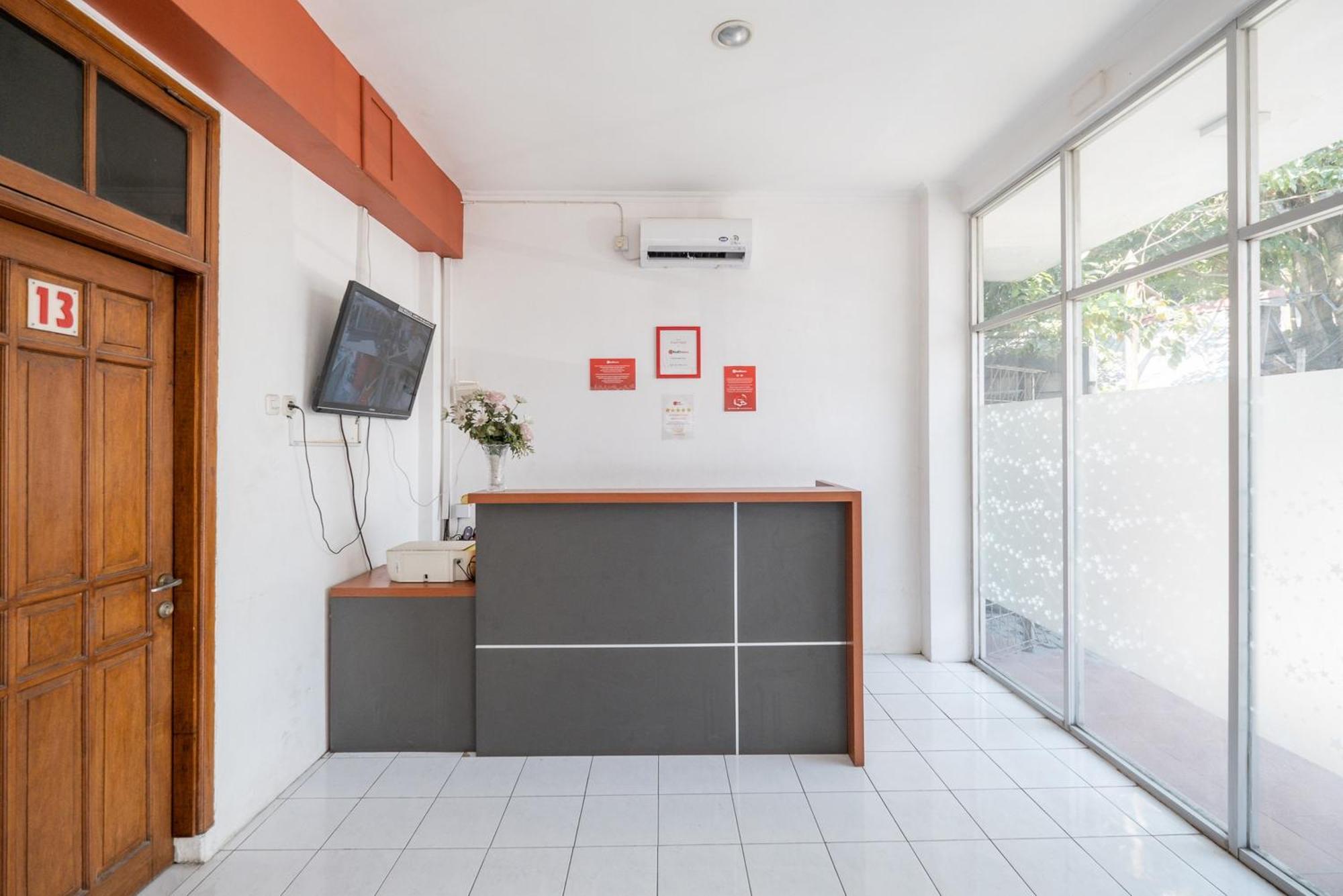 Reddoorz Plus @ Gunungsari Surabaya Kedurus Exteriér fotografie