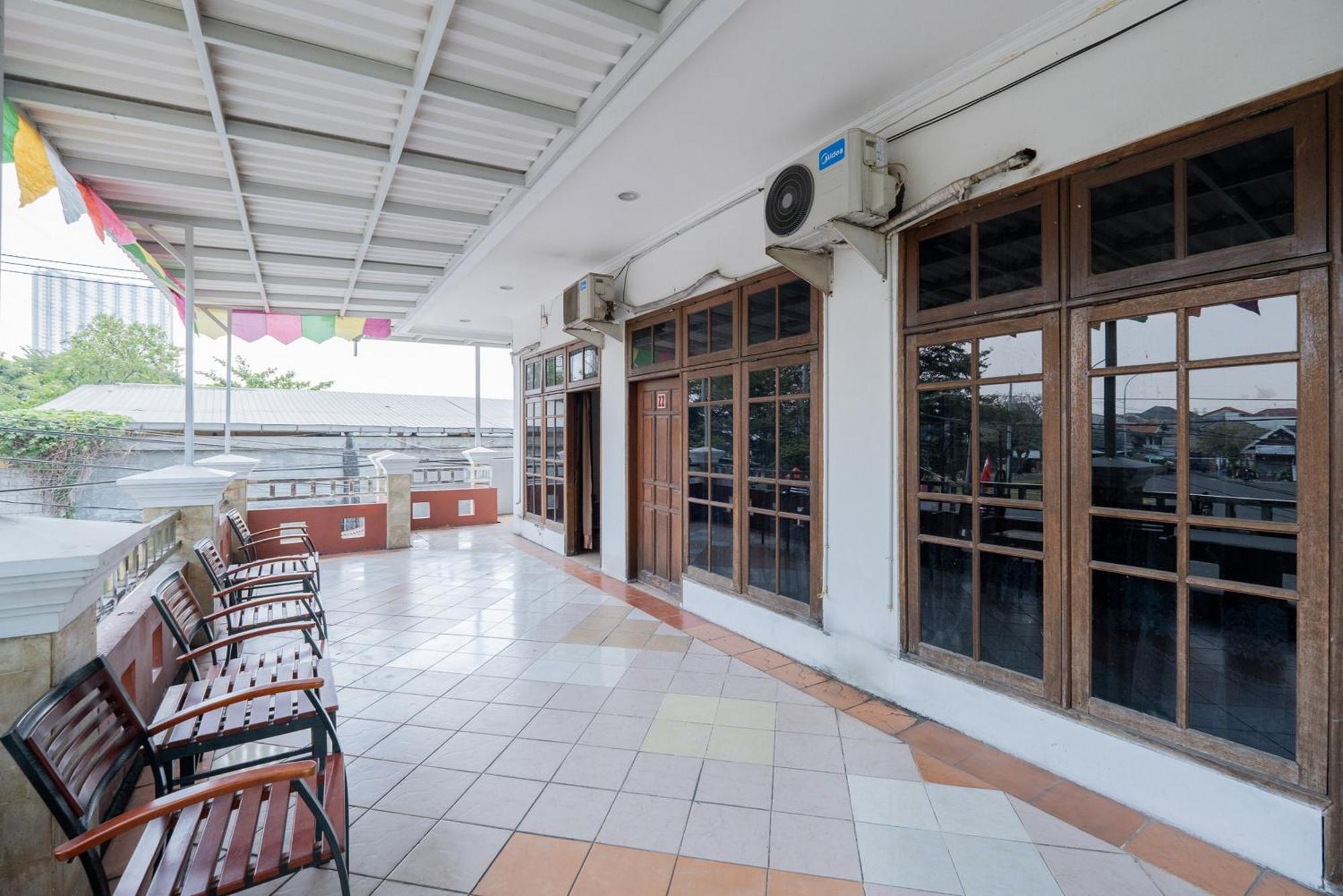 Reddoorz Plus @ Gunungsari Surabaya Kedurus Exteriér fotografie