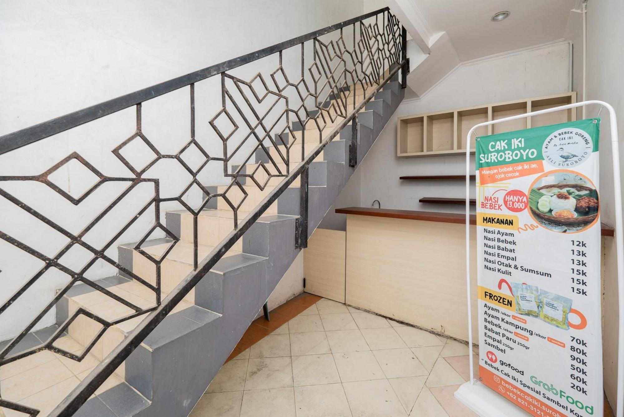 Reddoorz Plus @ Gunungsari Surabaya Kedurus Exteriér fotografie