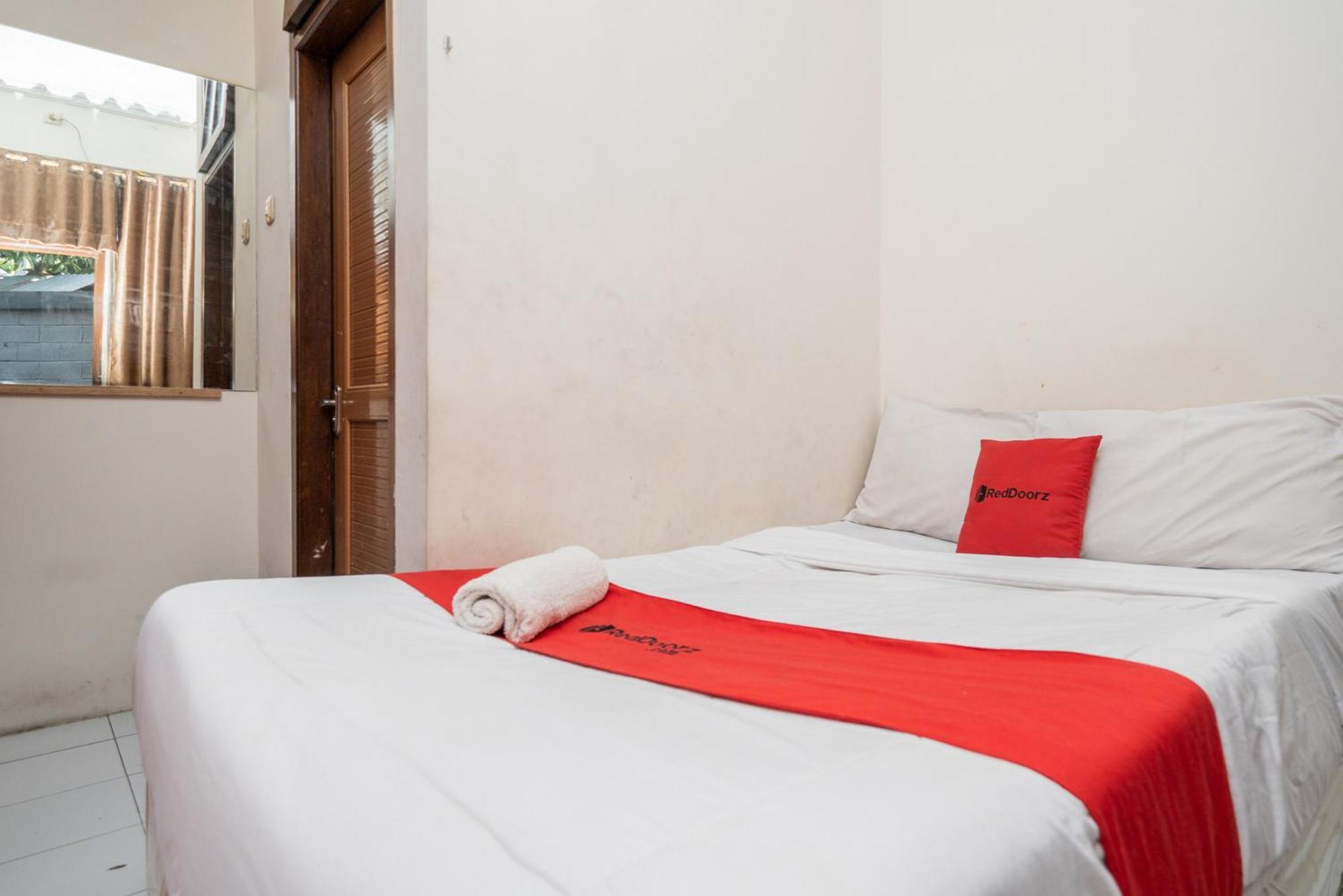 Reddoorz Plus @ Gunungsari Surabaya Kedurus Exteriér fotografie